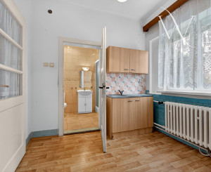 Na predaj - Rodinný dom v centre obce Tomášov s veľkým pozemkom