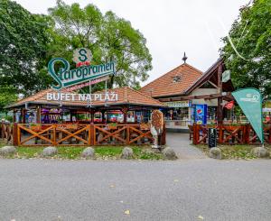 Na PREDAJ: úspešný Bufet na Pláži priamo pri jazere, Senecké jazerá Juh - podnikajte tam, kde iní chodia dovolenkovať