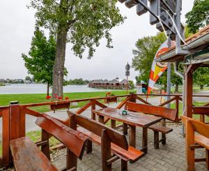 Na PREDAJ: úspešný Bufet na Pláži priamo pri jazere, Senecké jazerá Juh - podnikajte tam, kde iní chodia dovolenkovať