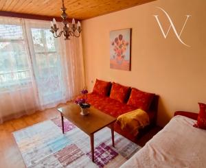 Kráľová pri Senci, okr. Senec – NA PREDAJ čiastočne zrekonštruovaný 2 izbový byt s vlastným kúrením a garážou.