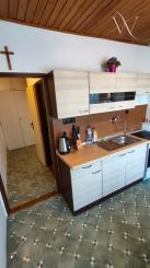 Kráľová pri Senci, okr. Senec – NA PREDAJ čiastočne zrekonštruovaný 2 izbový byt s vlastným kúrením a garážou.