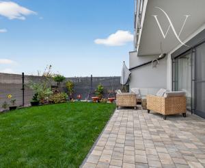 Na predaj 3-izbový byt so záhradkou a vlastným parkovacím miestom