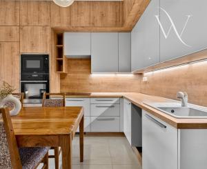 Na predaj 3-izbový byt so záhradkou a vlastným parkovacím miestom