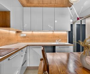 Na predaj 3-izbový byt so záhradkou a vlastným parkovacím miestom