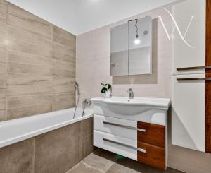 Na predaj 3-izbový byt so záhradkou a vlastným parkovacím miestom