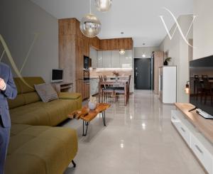 Na predaj 3-izbový byt so záhradkou a vlastným parkovacím miestom