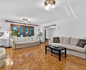 Na predaj -  Priestranný 5-izbový rodinný dom s krytým bazénom v Modre – Harmónia