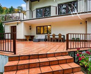 Na predaj -  Priestranný 5-izbový rodinný dom s krytým bazénom v Modre – Harmónia