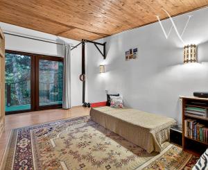 Na predaj -  Priestranný 5-izbový rodinný dom s krytým bazénom v Modre – Harmónia