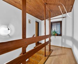 Na predaj -  Priestranný 5-izbový rodinný dom s krytým bazénom v Modre – Harmónia