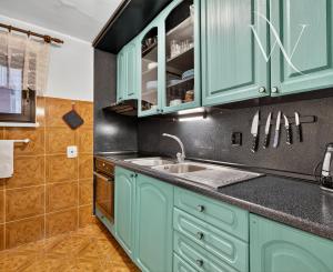 Na predaj -  Priestranný 5-izbový rodinný dom s krytým bazénom v Modre – Harmónia