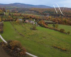 Na predaj priestranná 5-izbová chata s rozľahlým ovocným sadom v krásnej prírode v obci Stará Turá