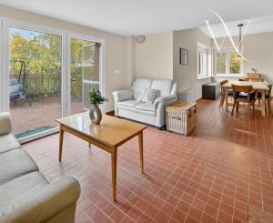 Na predaj priestranná 5-izbová chata s rozľahlým ovocným sadom v krásnej prírode v obci Stará Turá