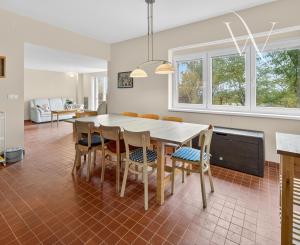 Na predaj priestranná 5-izbová chata s rozľahlým ovocným sadom v krásnej prírode v obci Stará Turá