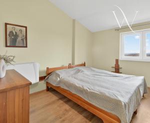 Na predaj priestranná 5-izbová chata s rozľahlým ovocným sadom v krásnej prírode v obci Stará Turá