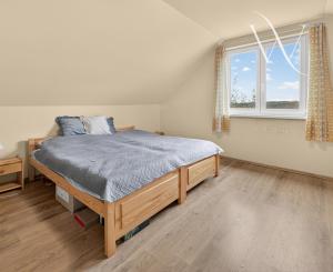 Na predaj priestranná 5-izbová chata s rozľahlým ovocným sadom v krásnej prírode v obci Stará Turá