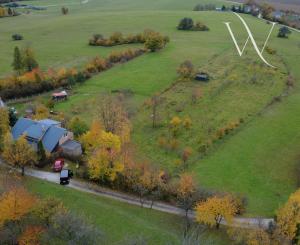 Na predaj priestranná 5-izbová chata s rozľahlým ovocným sadom v krásnej prírode v obci Stará Turá