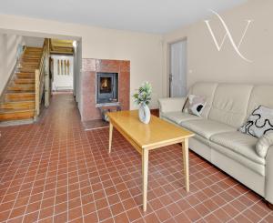 Na predaj priestranná 5-izbová chata s rozľahlým ovocným sadom v krásnej prírode v obci Stará Turá