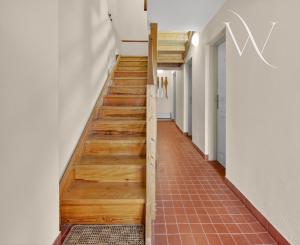 Na predaj priestranná 5-izbová chata s rozľahlým ovocným sadom v krásnej prírode v obci Stará Turá