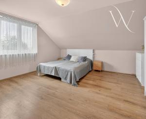 Na predaj priestranná 5-izbová chata s rozľahlým ovocným sadom v krásnej prírode v obci Stará Turá