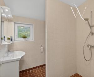 Na predaj priestranná 5-izbová chata s rozľahlým ovocným sadom v krásnej prírode v obci Stará Turá