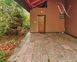 Na predaj priestranná 5-izbová chata s rozľahlým ovocným sadom v krásnej prírode v obci Stará Turá