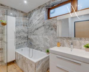 Na predaj: priestranný rodinný dom v obľúbenej lokalite Suchá nad Parnou