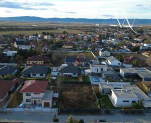 Na predaj pozemok na výstavbu rodinného domu – Ivanka pri Dunaji, časť Farná (okres Senec)