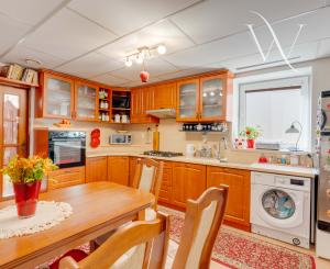 Na predaj - priestranný 3-izbový rodinný dom vo Vajnoroch