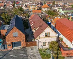 Na predaj - priestranný 3-izbový rodinný dom vo Vajnoroch