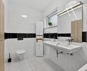 Na predaj 2-izbový byt so záhradkou a vlastným parkovacím miestom