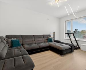 Na predaj 2-izbový byt so záhradkou a vlastným parkovacím miestom