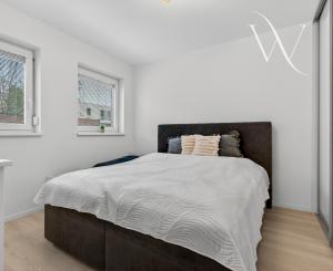 Na predaj 2-izbový byt so záhradkou a vlastným parkovacím miestom