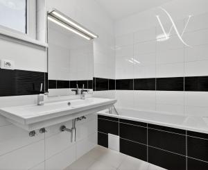 Na predaj 2-izbový byt so záhradkou a vlastným parkovacím miestom