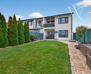 Na predaj 2-izbový byt so záhradkou a vlastným parkovacím miestom