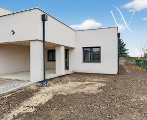 Na predaj moderný rodinný dom v tichej slepej uličke v obci Veľký Grob