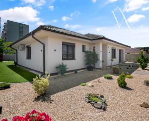 NA PREDAJ unikátny, samostatný 4-iz Rodinný dom priamo v DS