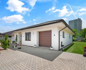 NA PREDAJ unikátny, samostatný 4-iz Rodinný dom priamo v DS