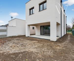 Na predaj 4-izbová novostavba s garážou v obci Veľký Grob