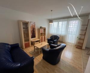 Na PRENÁJOM priestranný 2 izbový byt s veľkou loggiou a parkovaním, 74 m², Tomášikova Bratislava Ružinov