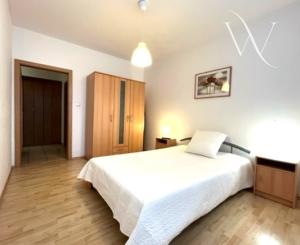 Na PRENÁJOM priestranný 2 izbový byt s veľkou loggiou a parkovaním, 74 m², Tomášikova Bratislava Ružinov