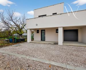 Na predaj 4-izbová novostavba s garážou v obci Veľký Grob