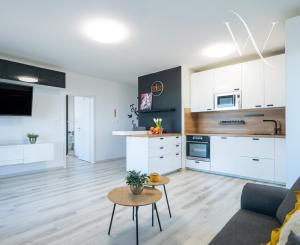 Na PREDAJ moderný 3-izbový byt s balkónom (87,56 m2) a dvoma garážovými státiami v novostavbe TAMMI, Bratislava Dúbravka