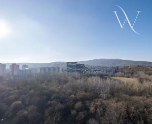 Na PREDAJ moderný 3-izbový byt s balkónom (87,56 m2) a dvoma garážovými státiami v novostavbe TAMMI, Bratislava Dúbravka