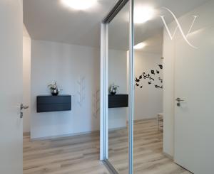 Na PREDAJ moderný 3-izbový byt s balkónom (87,56 m2) a dvoma garážovými státiami v novostavbe TAMMI, Bratislava Dúbravka