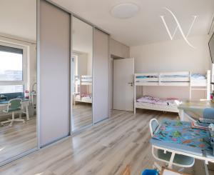 Na PREDAJ moderný 3-izbový byt s balkónom (87,56 m2) a dvoma garážovými státiami v novostavbe TAMMI, Bratislava Dúbravka