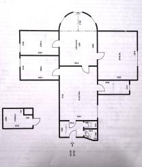 NA PREDAJ komfortné bývanie v centre BA: veľký 4 izbový byt s vysokými stropmi a krbom, orientovaný do tichého vnútrobloku s vlastným parkovaním