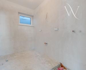 3-izbový byt v štádiu holobytu na predaj – Veľký Grob, 81 m², terasa, pozemok, parkovanie