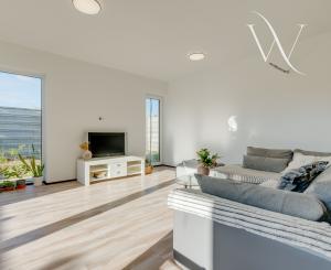 Praktický 3-izbový byt na predaj – Veľký Grob, 89 m², terasa, pozemok, parkovanie