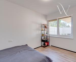 Praktický 3-izbový byt na predaj – Veľký Grob, 89 m², terasa, pozemok, parkovanie